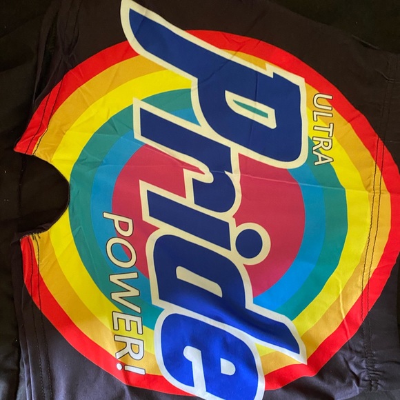 Shorts - Picture 3 of 4